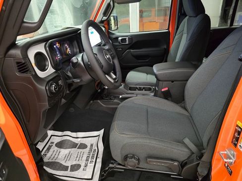 New 2025 Jeep Gladiator Sport image 17