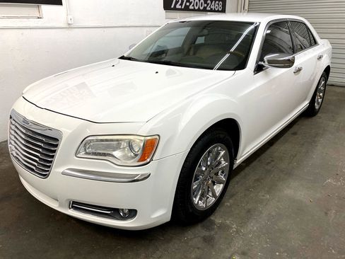 Used 2011 Chrysler 300 Limited w/ Luxury Group image 62