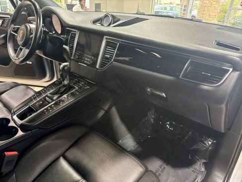 Used 2018 Porsche Macan S w/ Premium Package Plus image 28