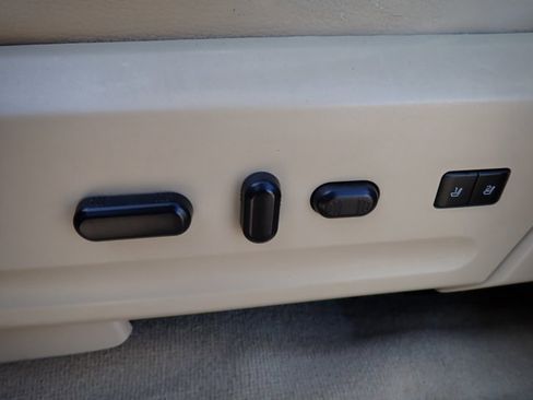 Used 2014 Ford Expedition EL XLT w/ Equipment Group 202A image 16