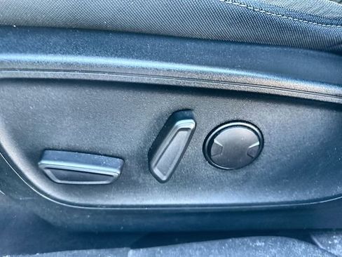 Used 2020 Ford Escape SE image 12