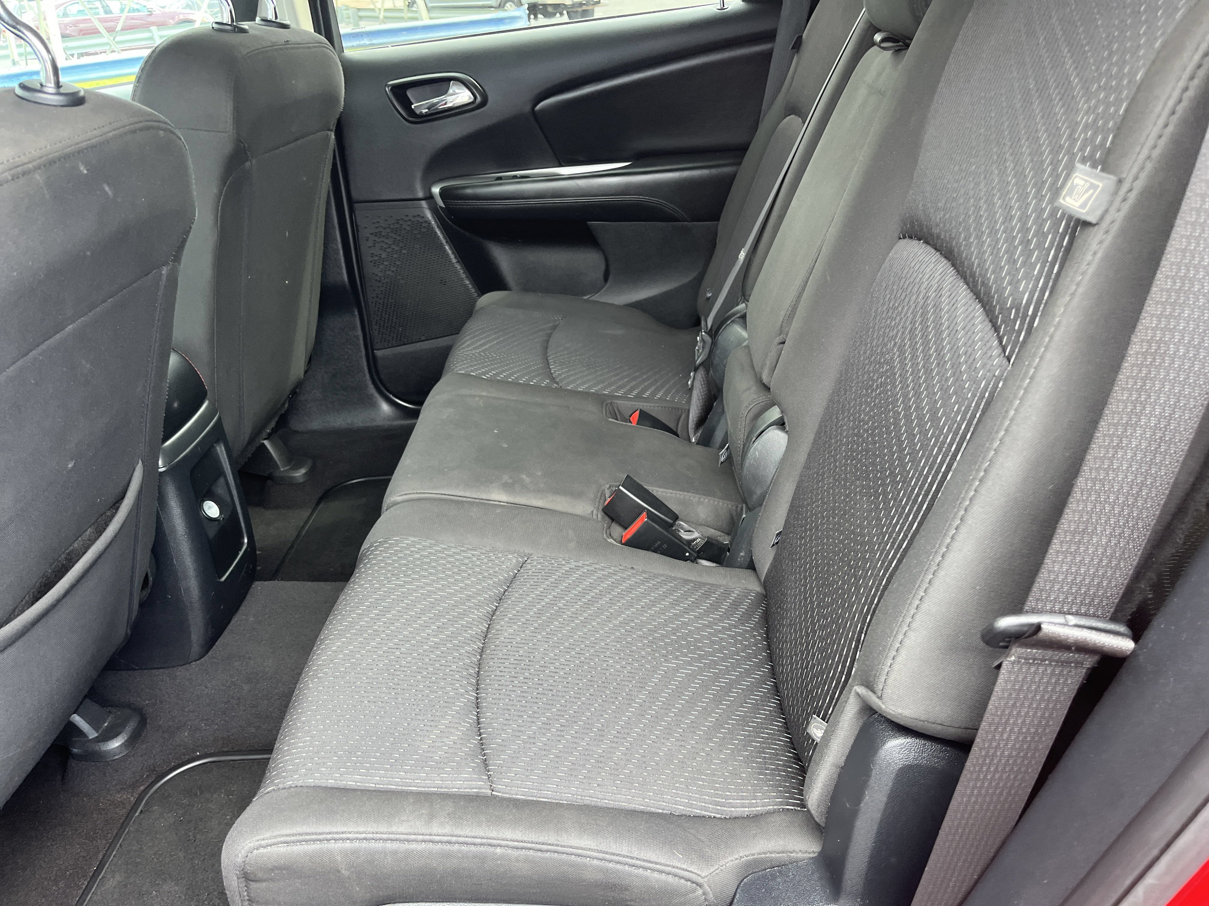 Used 2018 Dodge Journey SE w/ Blacktop Package FWD image 12