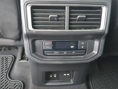 Certified 2025 Volkswagen Atlas SE image 11