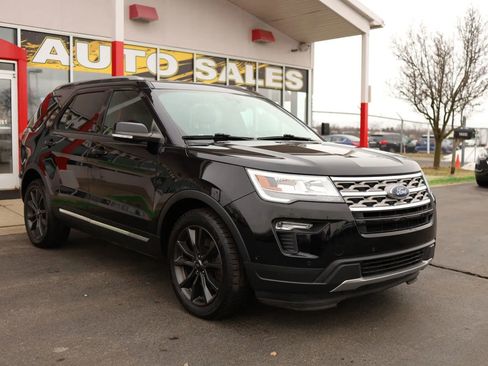Used 2017 Ford Explorer XLT w/ Equipment Group 202A image 3