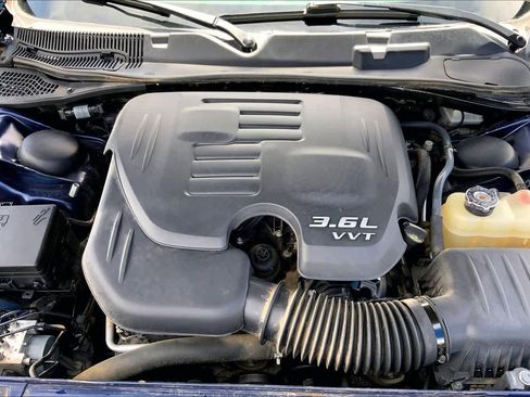 Used 2016 Dodge Challenger SXT image 31