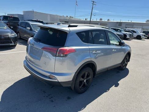 Used 2018 Toyota RAV4 LE w/ Carpet Mat Package image 18