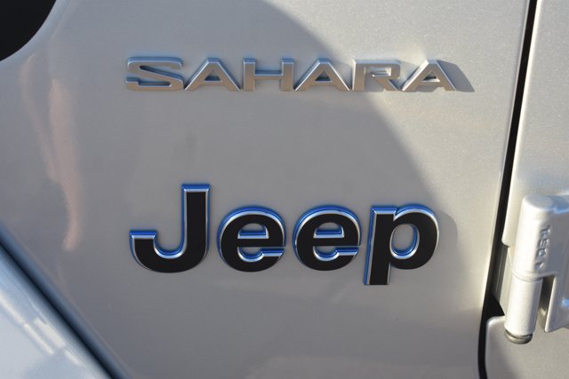 Used 2023 Jeep Wrangler Unlimited Sahara AWD/4WD image 12