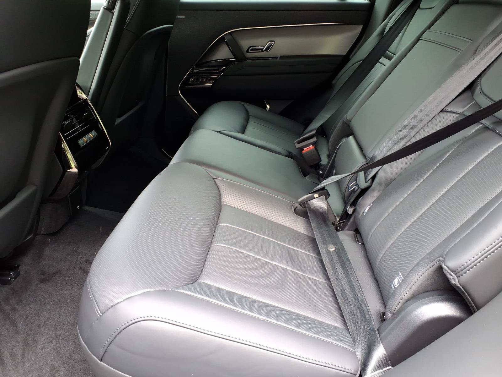 New 2027 Land Rover Range Rover Sport SE AWD/4WD image 5