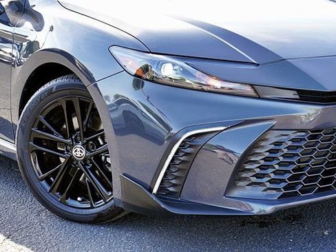 Used 2025 Toyota Camry SE w/ Convenience Package FWD image 4
