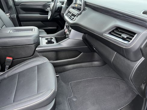 Used 2024 GMC Yukon SLT w/ SLT Luxury Package image 27