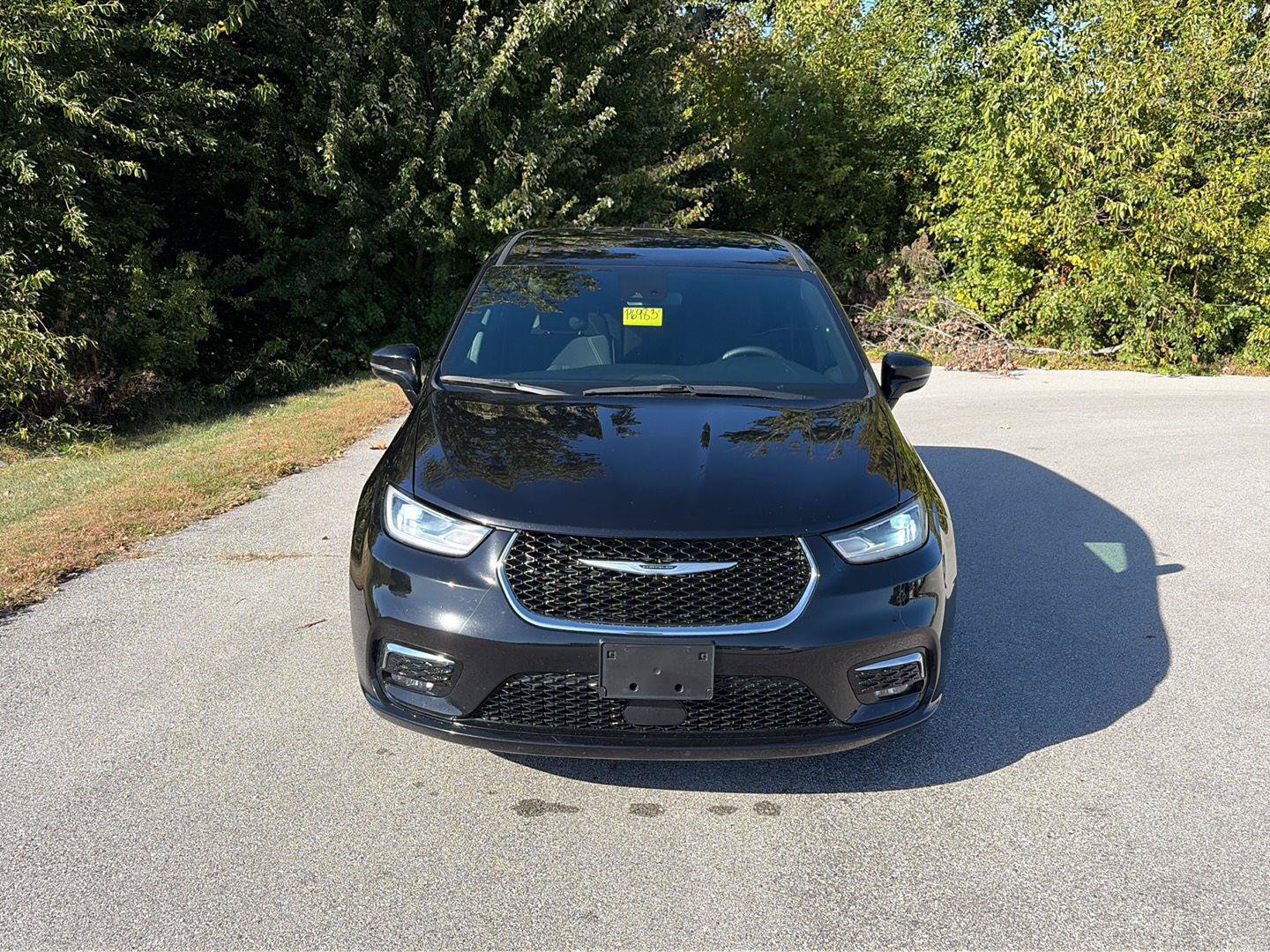 Used 2024 Chrysler Pacifica Touring FWD image 8