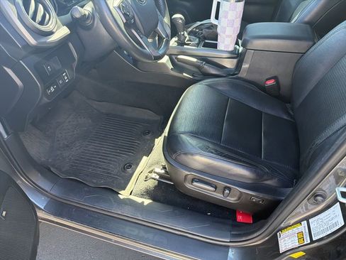 Used 2021 Toyota Tacoma TRD Sport w/ TRD Premium Sport Package image 9