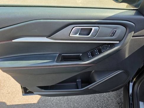 Used 2025 Ford Explorer ST-Line w/ ST-Line Street Pack AWD/4WD image 3