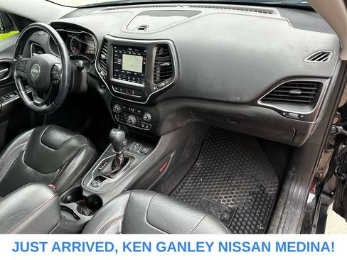 Used 2019 Jeep Cherokee Trailhawk AWD/4WD image 21