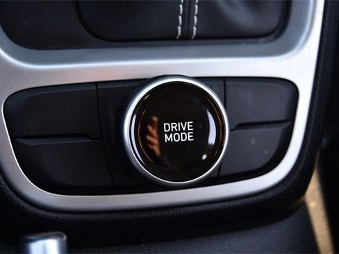 Used 2024 Hyundai Venue SEL image 17