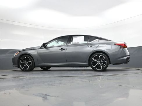 Used 2025 Nissan Altima 2.5 SR image 41