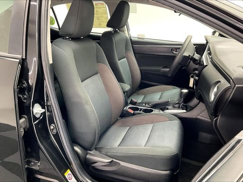 Used 2019 Toyota Corolla LE image 6