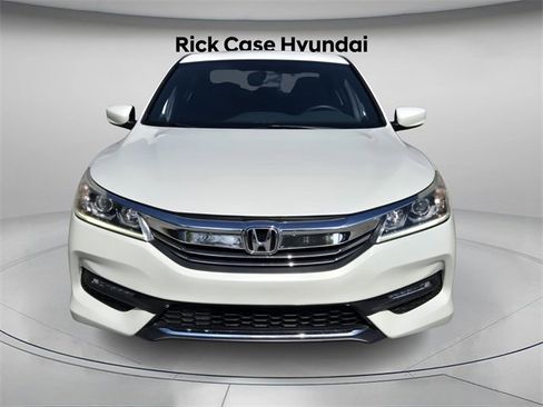 Used 2017 Honda Accord Sport image 4