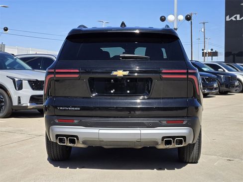 Used 2025 Chevrolet Traverse LT image 13