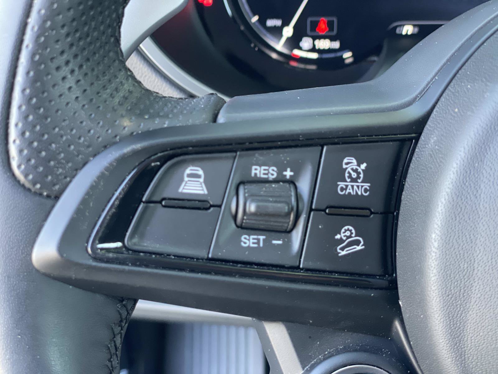 Used 2025 Alfa Romeo Stelvio Sprint AWD/4WD image 9