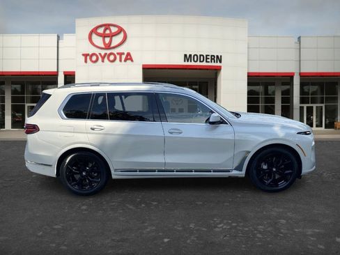 Used 2025 BMW X7 xDrive40i AWD/4WD image 4