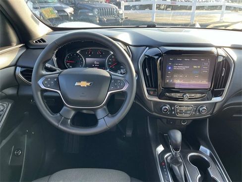 Used 2022 Chevrolet Traverse LT image 11