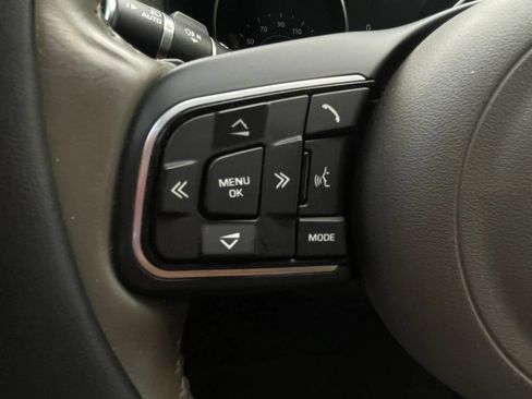 Used 2016 Jaguar XF Prestige RWD image 25