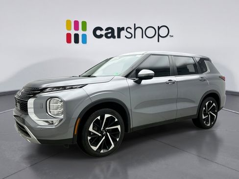 Used 2024 Mitsubishi Outlander SE image 1