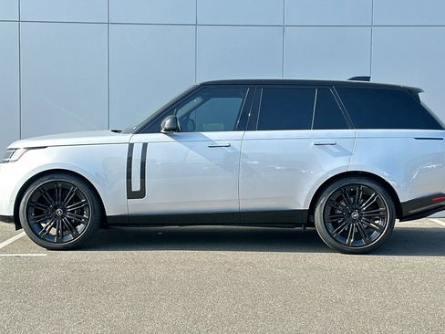 New 2025 Land Rover Range Rover SE image 2