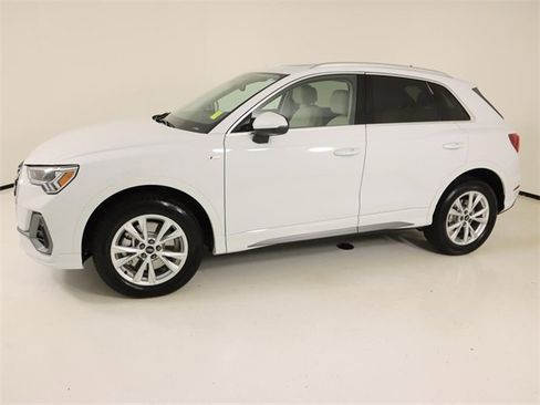 Certified 2025 Audi Q3 2.0T Premium w/ Convenience Package image 2