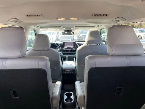 Used 2020 Toyota Highlander XLE image 36