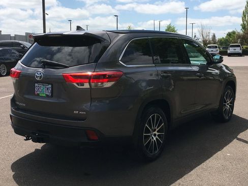 Used 2017 Toyota Highlander SE AWD/4WD image 7