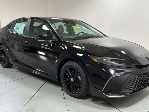 New 2026 Toyota Camry SE image 3