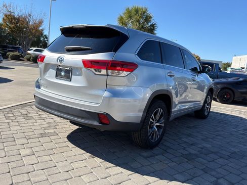 Used 2018 Toyota Highlander LE image 8