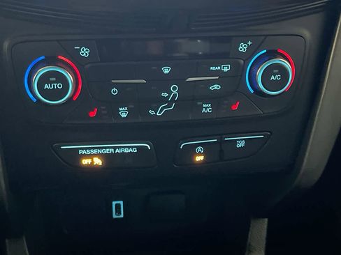 Used 2017 Ford Escape SE w/ Equipment Group 201A image 18