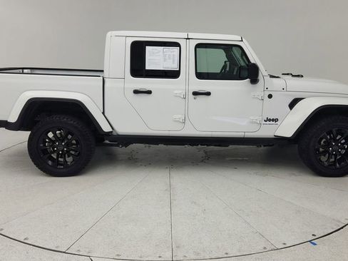 Used 2025 Jeep Gladiator Sport AWD/4WD image 8