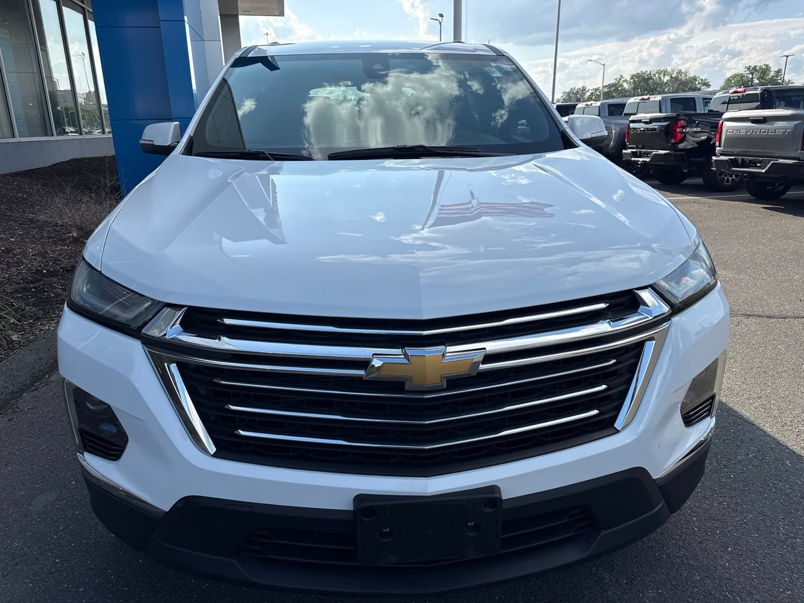 Used 2023 Chevrolet Traverse LT AWD/4WD image 3