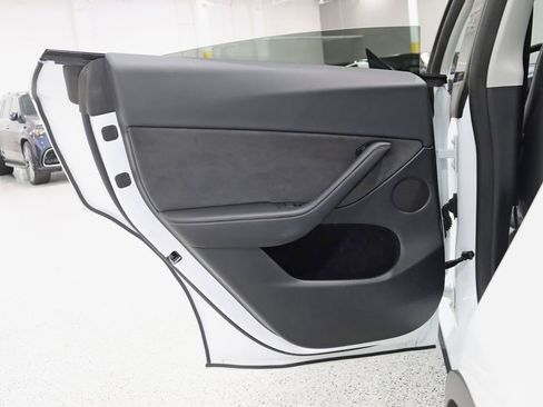 Used 2023 Tesla Model Y Long Range image 33