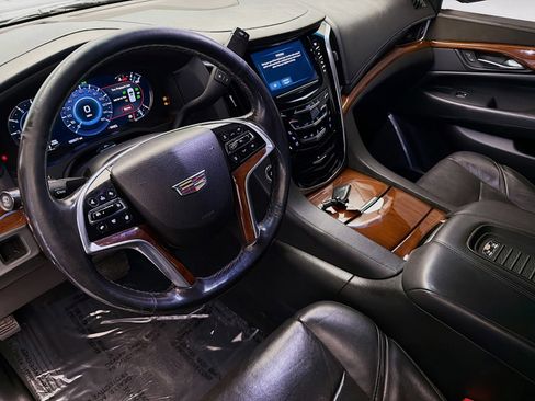 Used 2019 Cadillac Escalade ESV Luxury RWD image 7