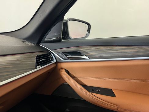 Used 2023 BMW 540i w/ Executive Package image 29