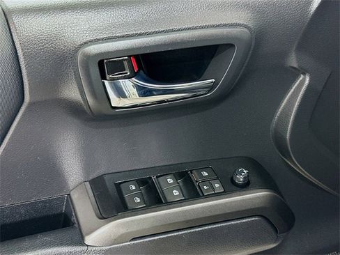 Used 2022 Toyota Tacoma TRD Off-Road image 16