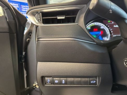 Used 2022 Toyota Venza XLE image 21