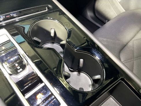 Certified 2025 Volkswagen Atlas Cross Sport SE image 15