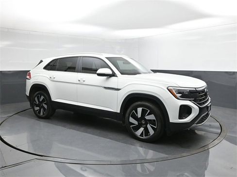 Certified 2024 Volkswagen Atlas Cross Sport SE image 17