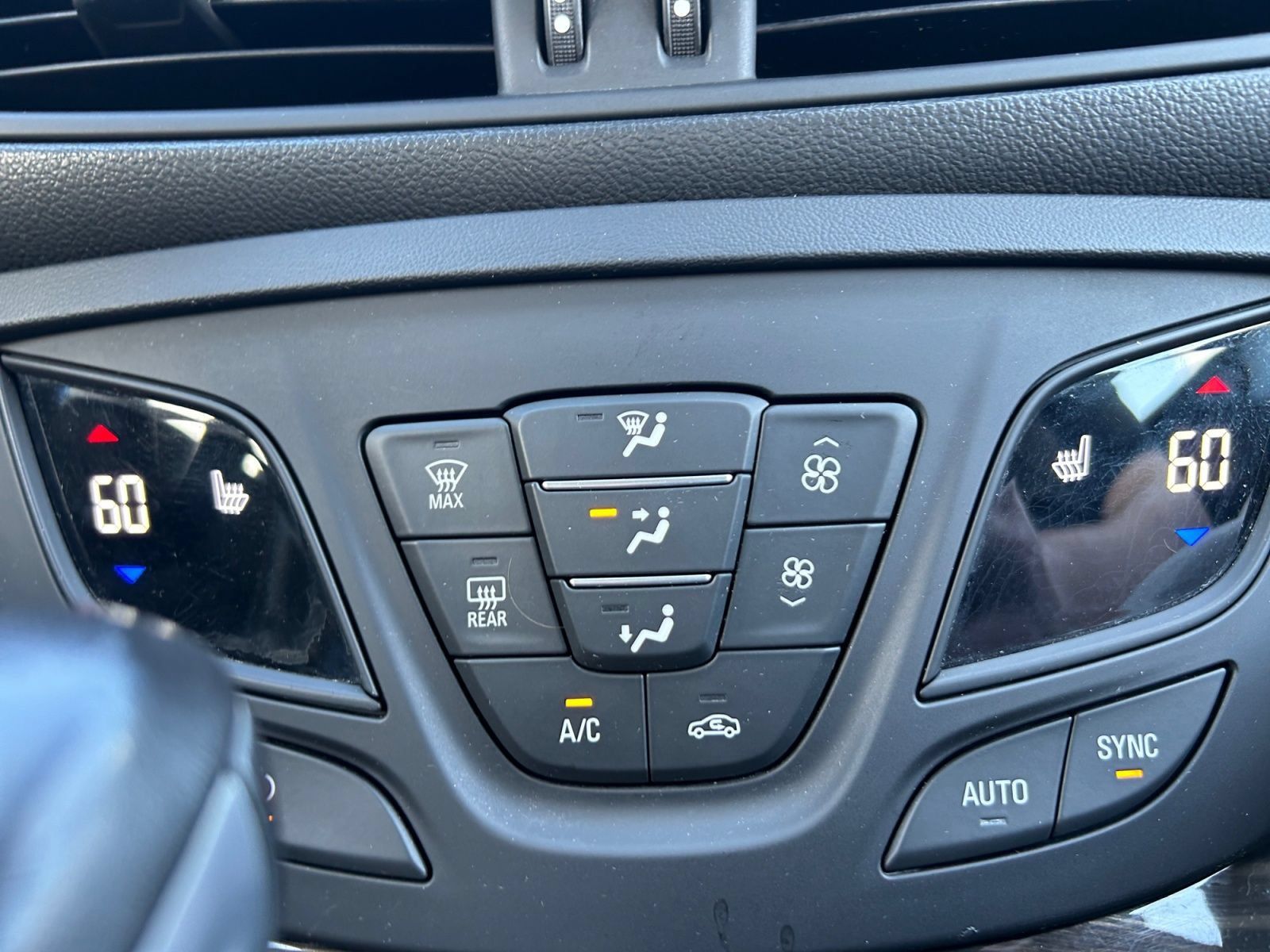 Used 2019 Buick Envision Premium AWD/4WD image 21