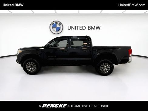 Used 2017 Toyota Tacoma SR5 w/ Tow Package RWD image 8