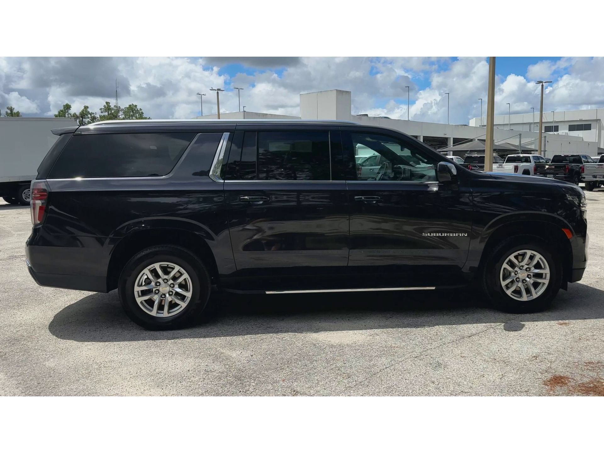 Certified 2024 Chevrolet Suburban LT AWD/4WD image 9