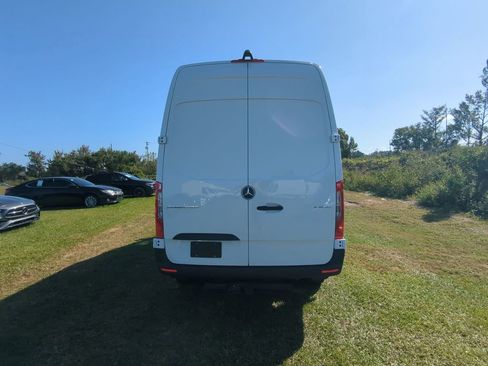 Used 2025 Mercedes-Benz Sprinter 2500 image 17