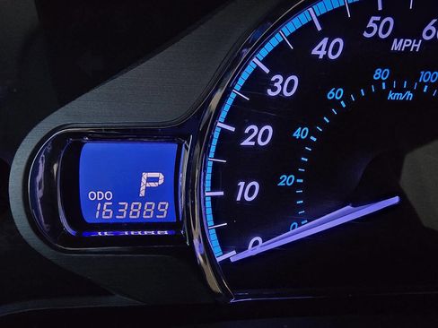 Used 2013 Toyota Sienna XLE image 26