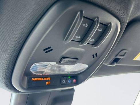 Used 2024 Chevrolet Trax RS w/ Sunroof Package image 35